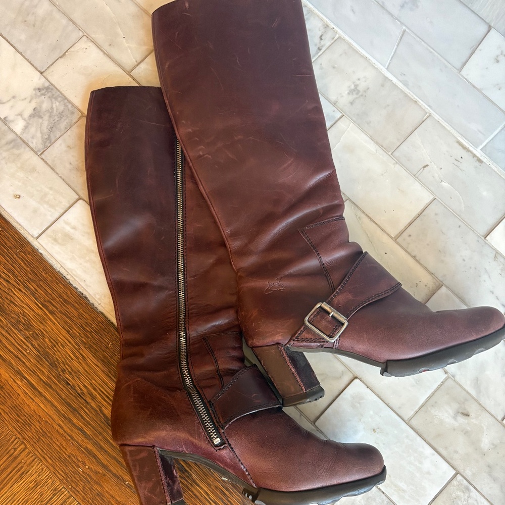 Brown leather Fluevog boots